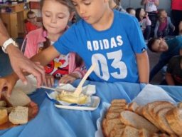 b_1024_768_0_00_images_2023_2024_Swietlica_Dzien_chleba_394431445_792096232718327_4246657234039968611_n